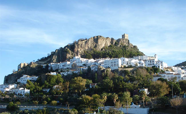 Zahara de la Sierra - Ruta de los Pueblos Blancos en Cádiz