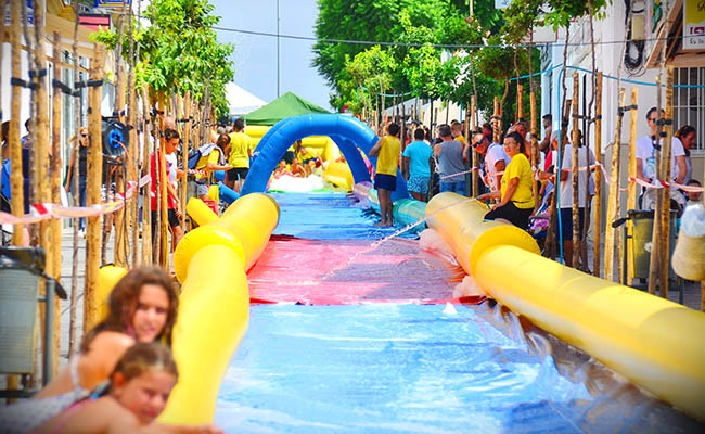 Tobogán de agua gigante en Conil